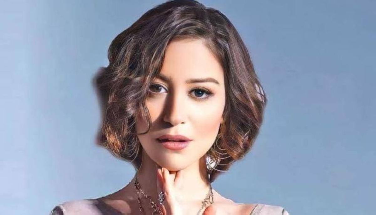 منة شلبي تُكرّم بجائزة الإنجاز الإبداعي في مهرجان الجونة السينمائي