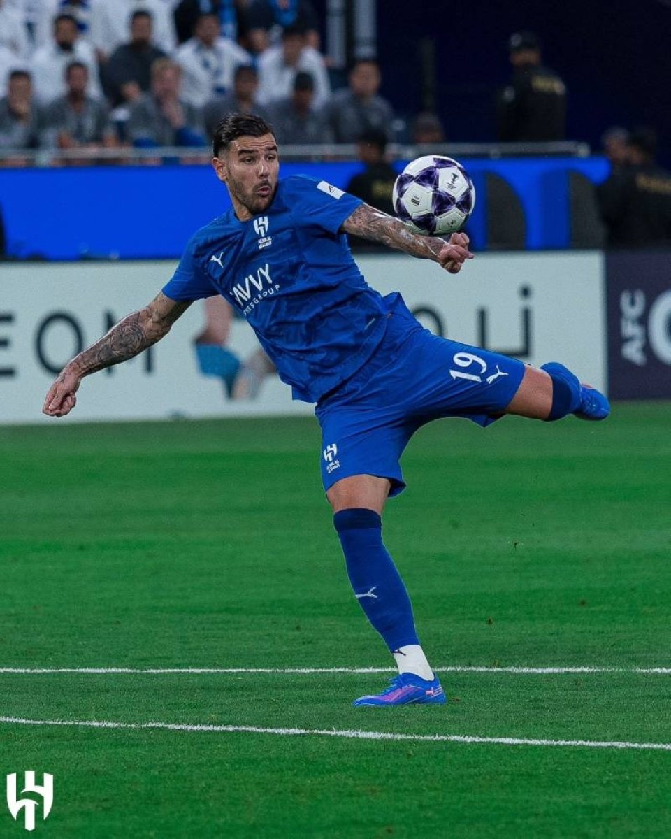 تألق ثيوهيرنانديز يُمنح الهلال فوزًا ثمينًا في آسيا
