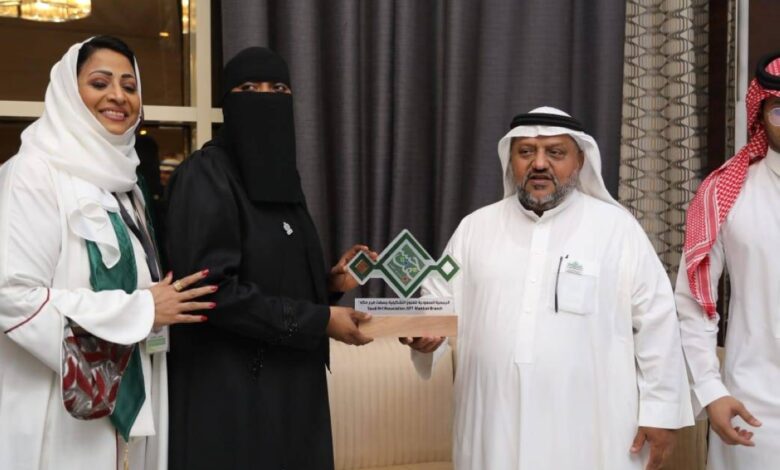 معرض عام الحرف بمكة: إبداعات فنية تُبرز جماليات الحرف العربي معرض عام الحرف بمكة: إبداعات فنية تُبرز جماليات الحرف العربي