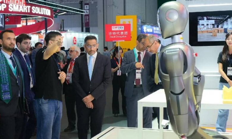 السعودية تقتحم عالم الصناعات المتقدمة من بوابة شنغهاي.. الخريّف يقود تحركات لتوطين تكنولوجيا الروبوتات والطيران