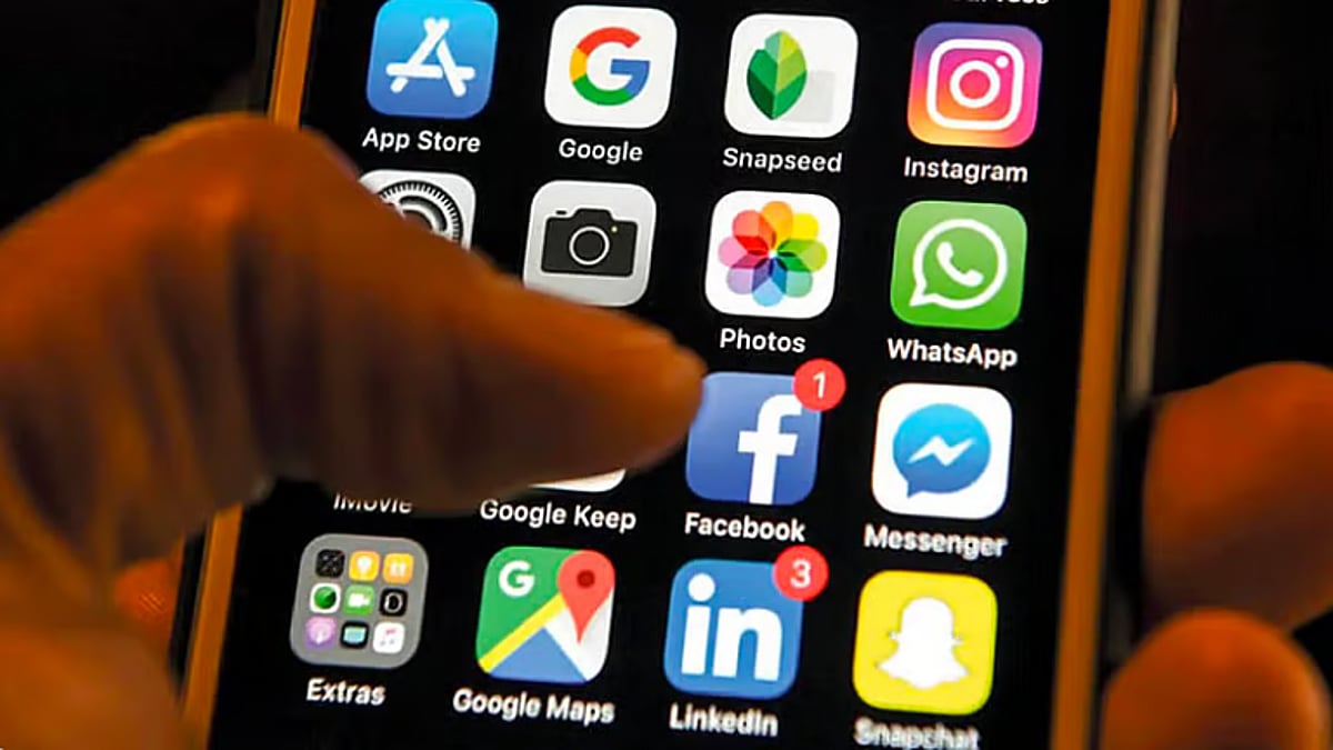 الظهور على منصات التواصل وخطر الاختراقات الإلكترونية