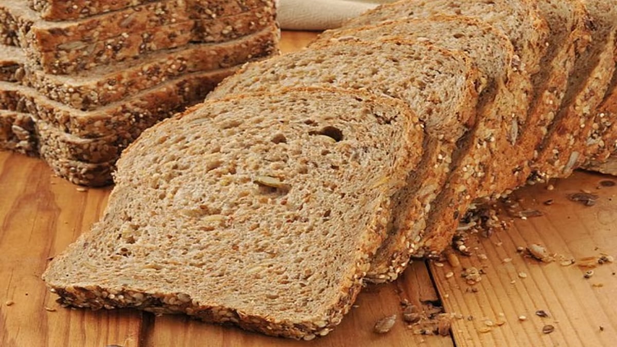 الخبز الأبيض أم الأسمر؟ خبيرة تغذية تحسم الجدل وتكشف السر في حبة القمح الكامل الخبز الأبيض أم الأسمر؟ خبيرة تغذية تحسم الجدل وتكشف السر في حبة القمح الكامل