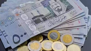 أسعار العملات الأجنبية مقابل الريال السعودي تستقر اليوم وسط تراجع عالمي للدولار