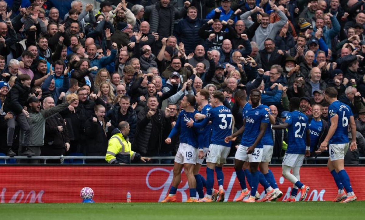 بريمونتادا قاتلة.. إيفرتون يذيق كريستال بالاس مرارة الهزيمة الأولى بالدوري الإنجليزي بريمونتادا قاتلة.. إيفرتون يذيق كريستال بالاس مرارة الهزيمة الأولى بالدوري الإنجليزي