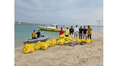 جهود كويتية مكثفة في تنظيف الشواطئ: طن نفايات يغادر شاطئ الزور