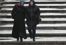 البرلمان النمساوي يقر قانونًا يمنع الحجاب في المدارس للفتيات دون 14 سنة