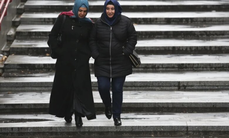 البرلمان النمساوي يقر قانونًا يمنع الحجاب في المدارس للفتيات دون 14 سنة