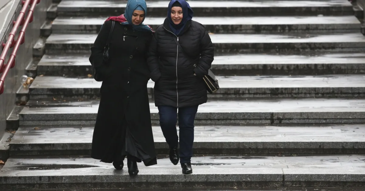 البرلمان النمساوي يقر قانونًا يمنع الحجاب في المدارس للفتيات دون 14 سنة