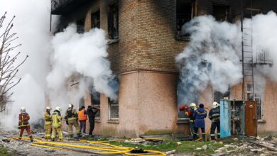 مفاوضات السلام بين روسيا وأوكرانيا: تفاؤل حذر وتصعيد ميداني
